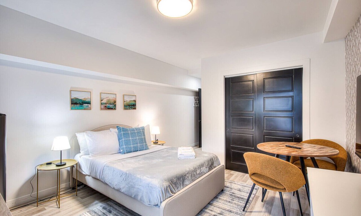 Cote-Des-Neiges—Notre-Dame-De-Grace Apartment | NEW! NDG Studio for High Value Rest & Adventure