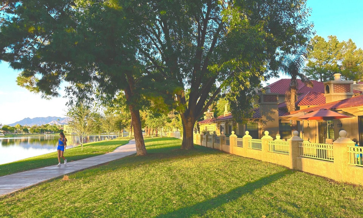 McCormick Ranch Condo | New! No Steps.Sunlit Gated Villa on McCormick Lake & Camelback Trail!