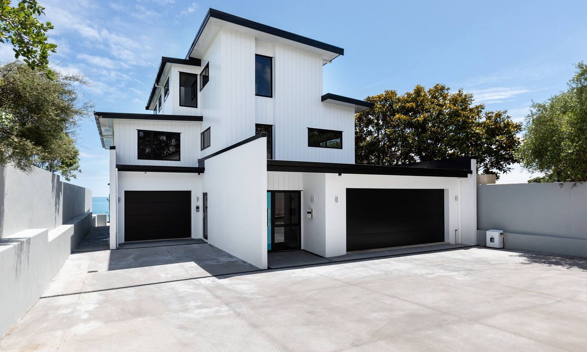 Oakura House | NEW! Oakura Beach Front Apt #2