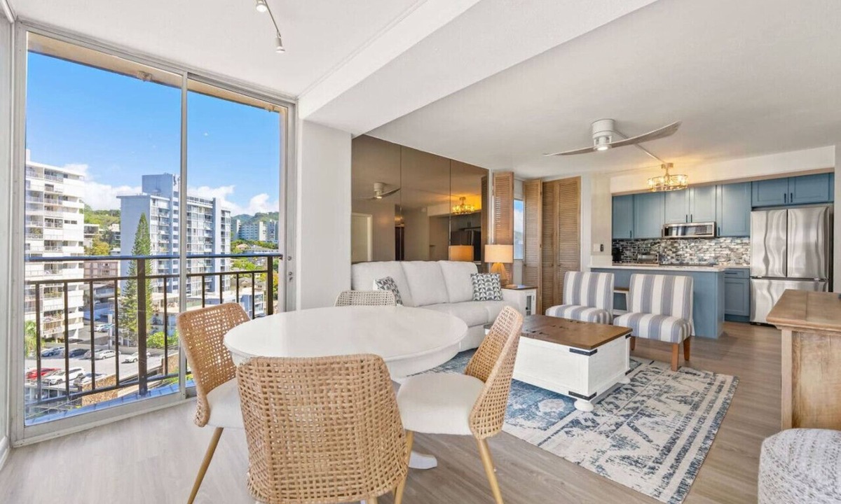 Tantalus Apartment | [New]Ocean + Sunset Views | Parking | Kitchen | WD