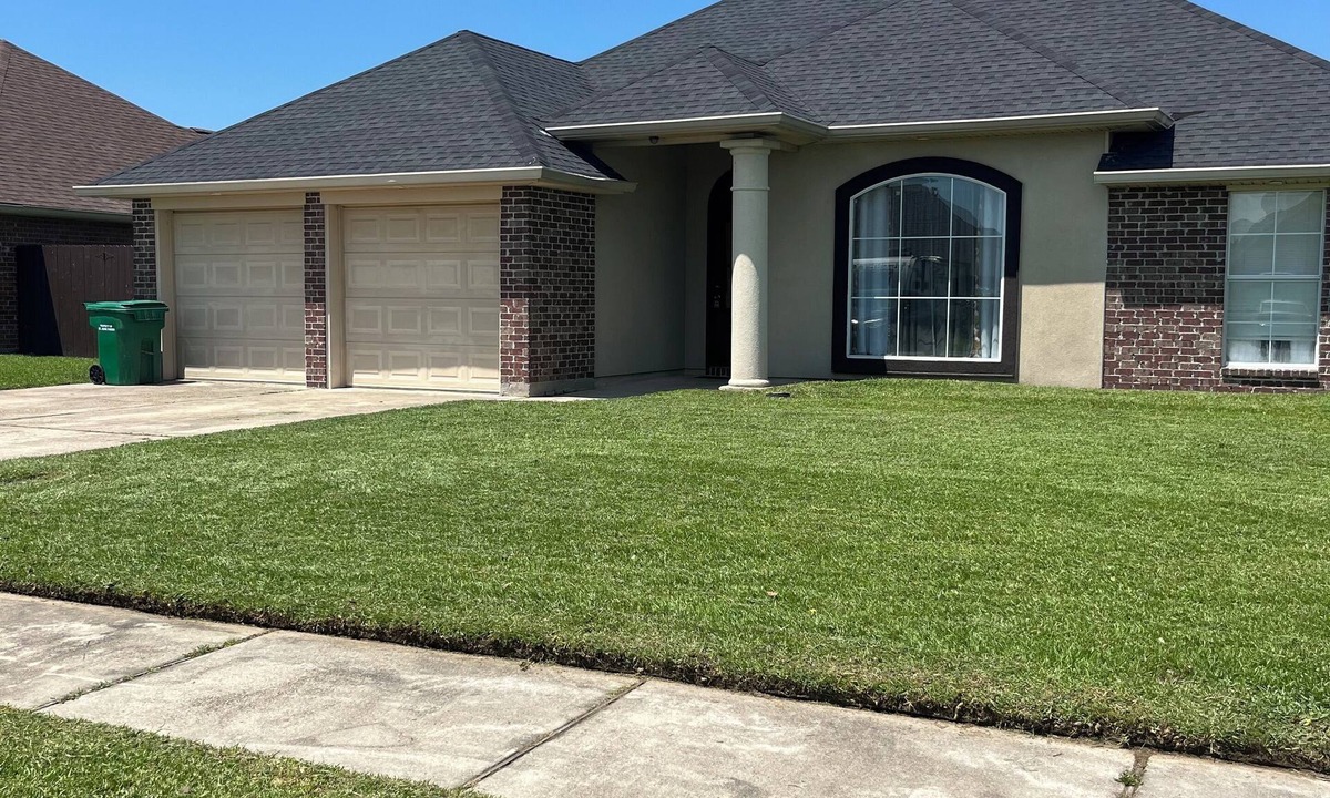 LaPlace House | New Orleans adjacent (20 min). 15 min to airport.