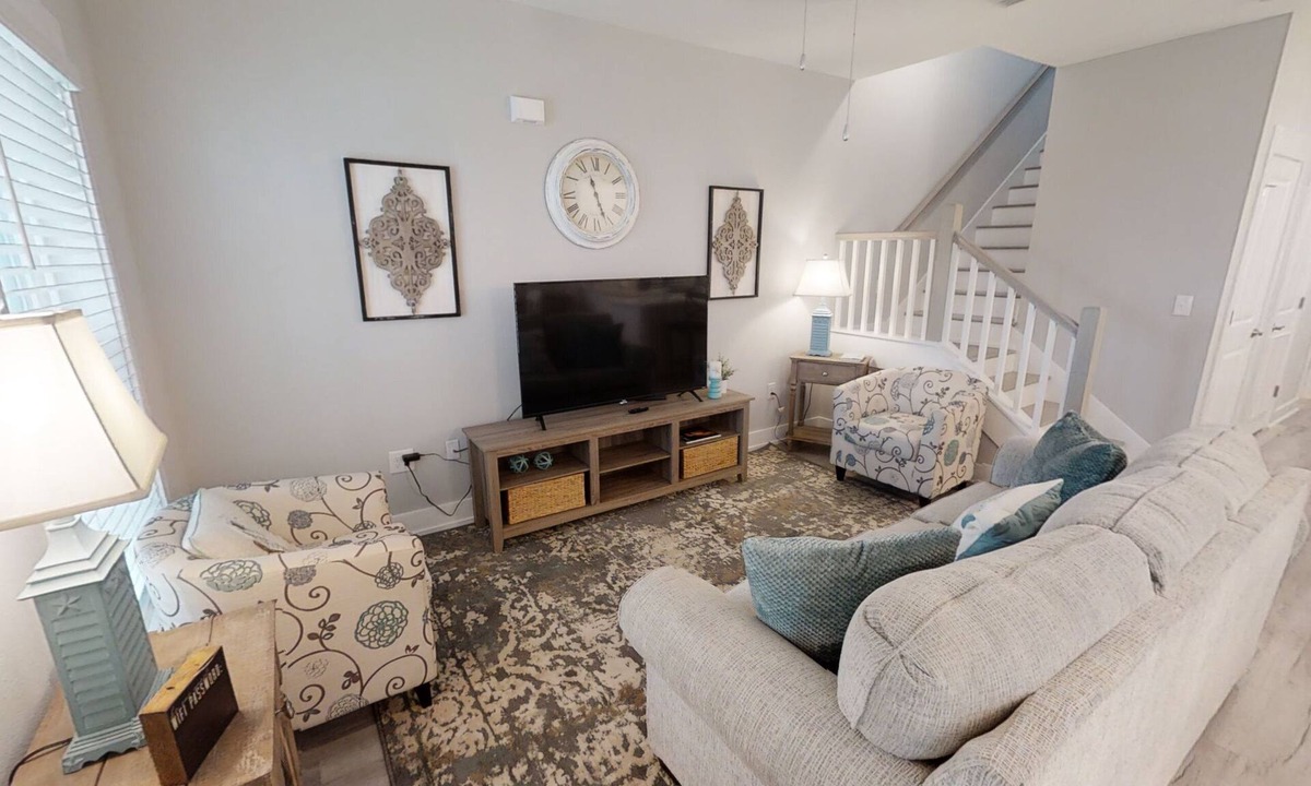 El Centro Beach House | NEW PCB HOUSE Close to Beach BBQ Grill, Neighborhood Pool, Free Golf Daily!