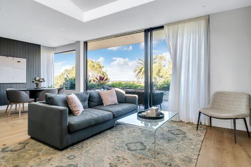 Collaroy Apartment | New Penthouse with Ocean & Golf Course Views
