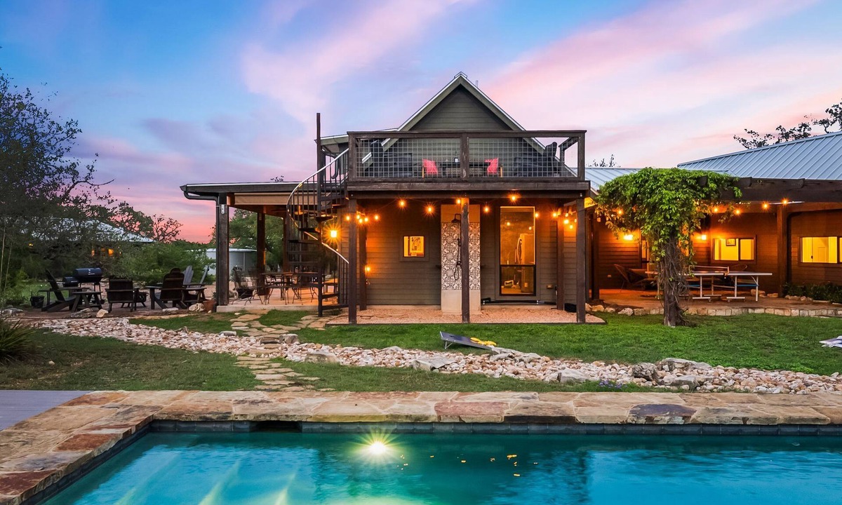 Driftwood House | NEW Pool, Fire Pit, Grill, Ping Pong, Views on Stunning 5-Acre Retreat!
