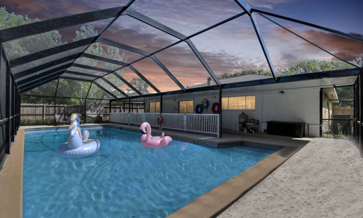 Clodine House | NEW Pool House Retreat Houston China Town