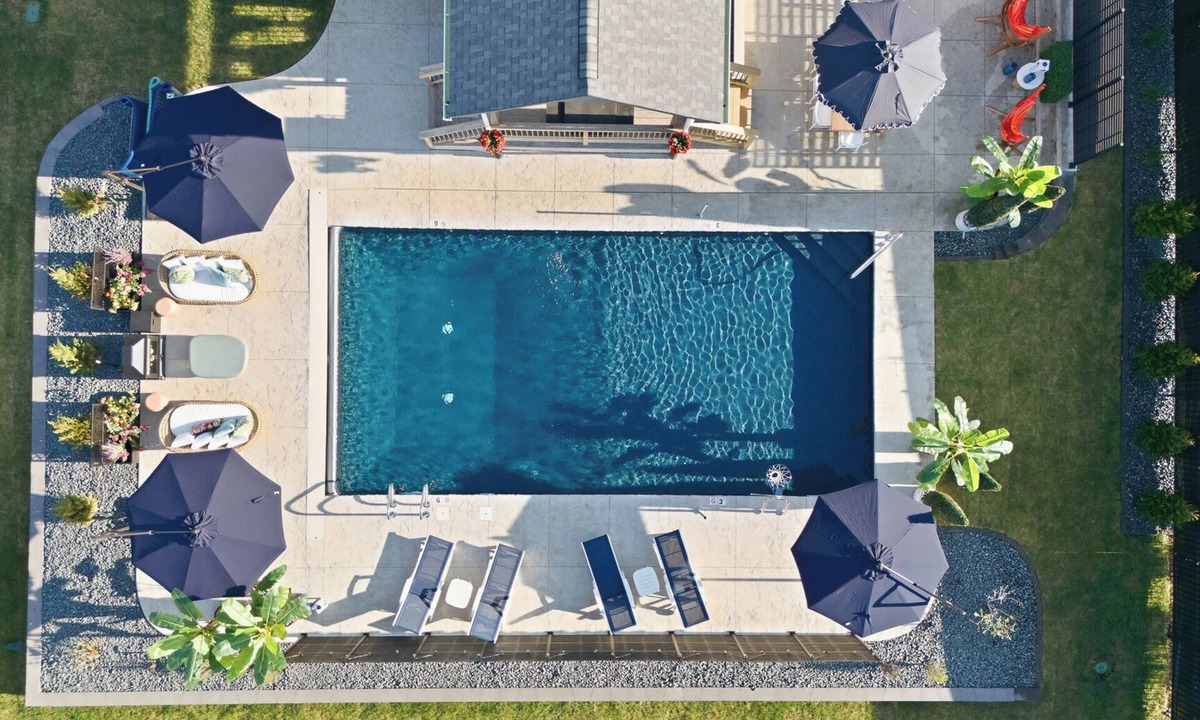 Waukee House | NEW POOL! Includes sauna, hot tub, exercise room. Sleeps 14; 3 full baths.