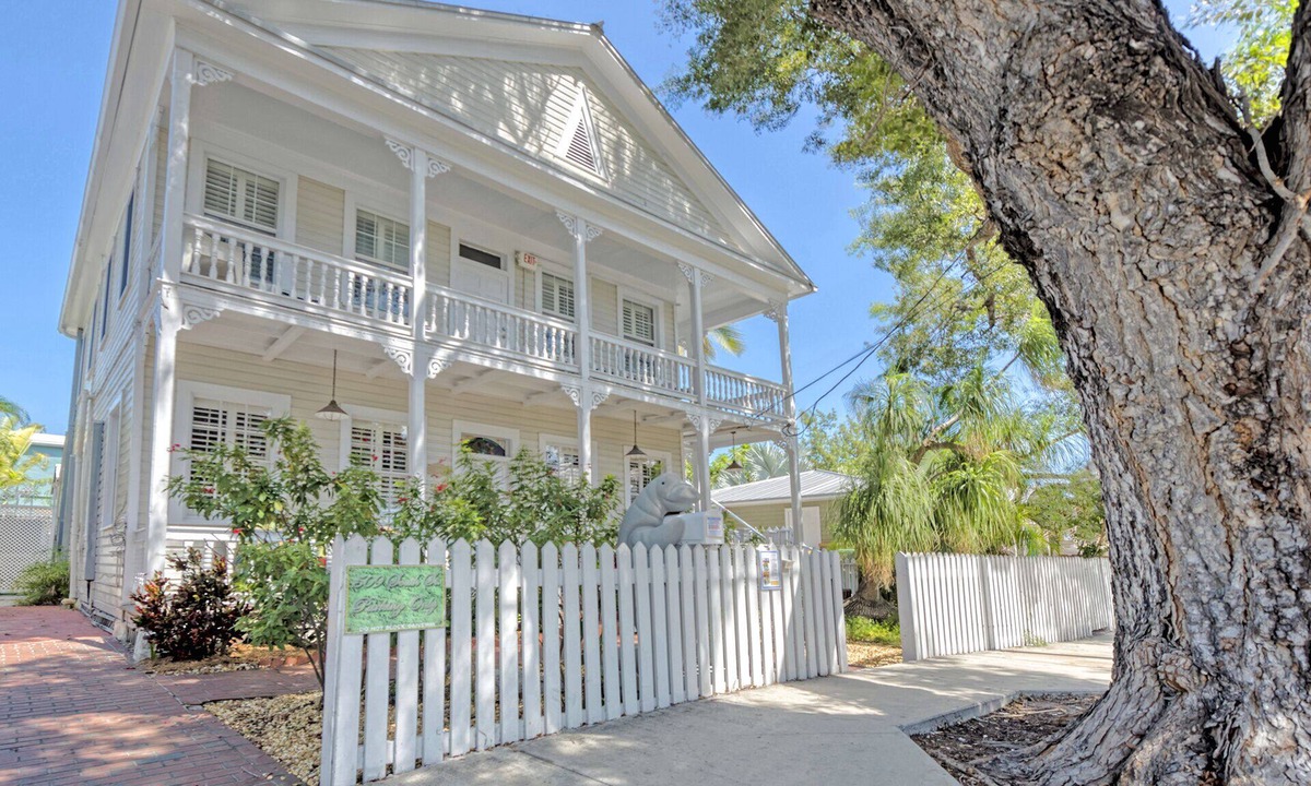 Uptown - Upper Duval House | NEW PRICING: DRIVE TO YOUR GETAWAY - BIG Pool, Steps to Beach & Free Parking