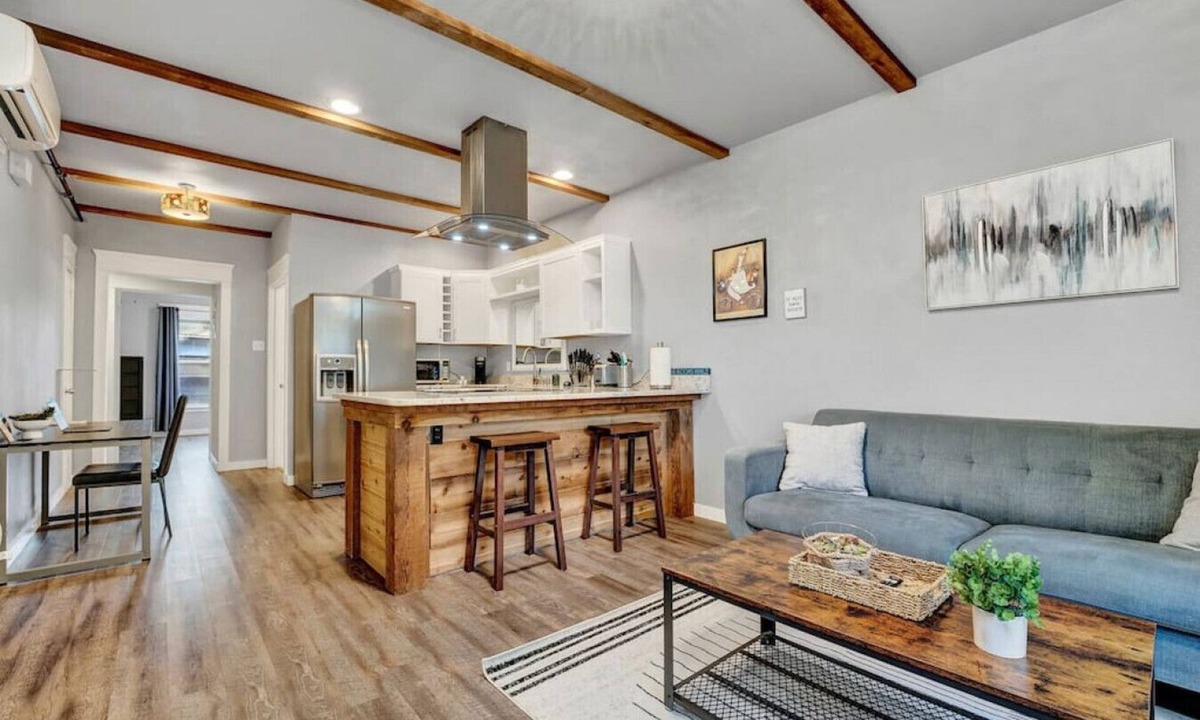 Hilltop Apartment | New! Prime DT Modern - Extended stay Equipped!