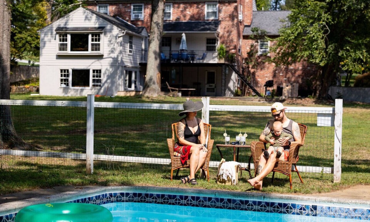 Newtown Square Apartment | New Pristine Suburban Escape