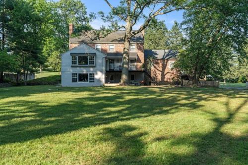 Newtown Square House | New Pristine Suburban Escape