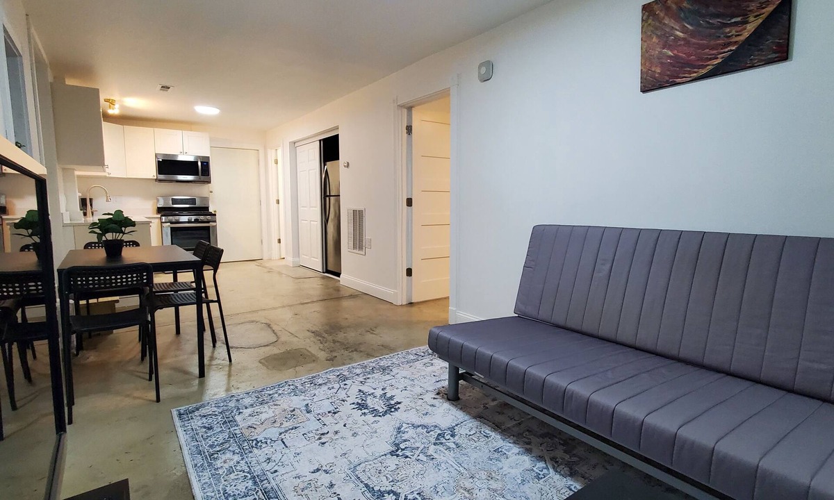 Lower West Side Apartment | New Private Apartment - Pilsen Downtown