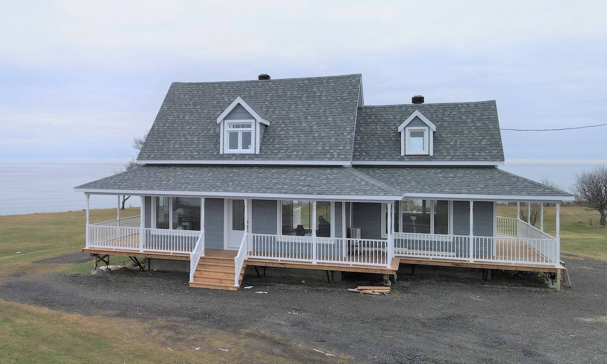 Saint-Godefroi House | * NEW* Private beach and Gaspesian charm in the heart of Baie des Chaleurs