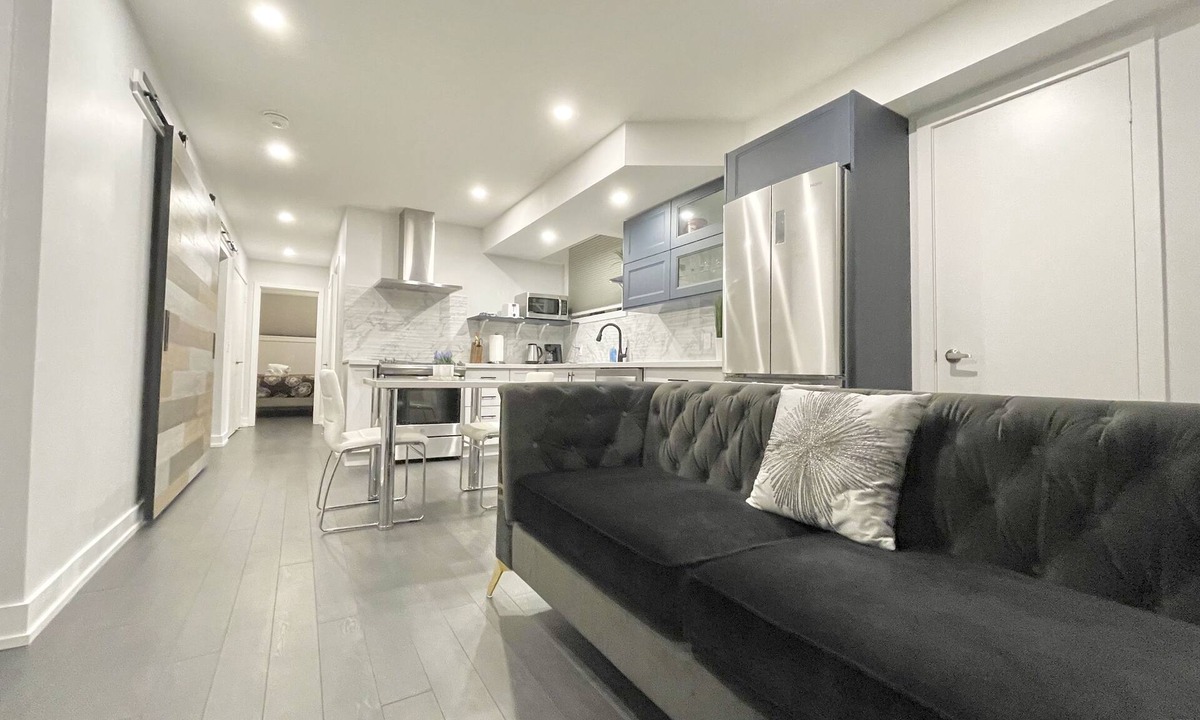 Fairbank Apartment | New Private Entrance Bright Boutique 1 Bedroom Suite with Patio