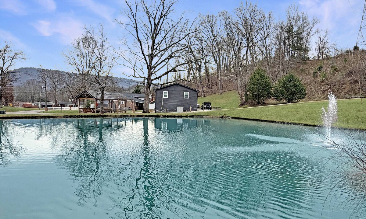 Lookout Valley Neighborhood Association House | New - Private pond stocked with fish - game room - fireplace - 2 acres to explore