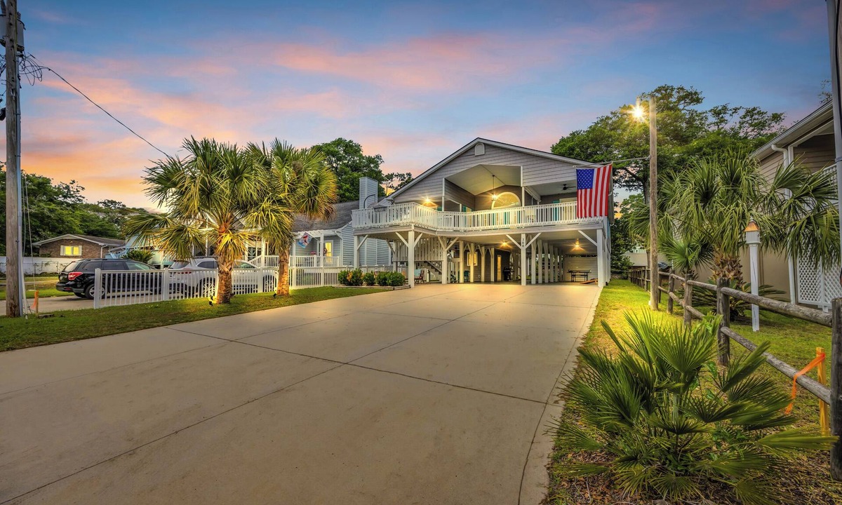 Ocean Drive House | New! Relax & Play/Private Hot Tub Arcade