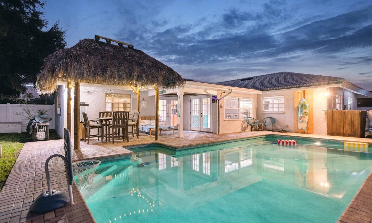 Palma Sola House | New Remodel-Private Pool- Elegant Coastal Chic-15