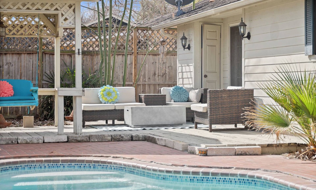 Austin House | New Remodeled 4 BDRM Central Austin W/Pool & Patio