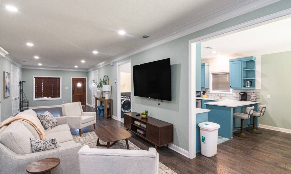 Dallas House | New! Remodeled Open Concept Home near Love Field, Oak Lawn, Medical District with Private Entry Gate