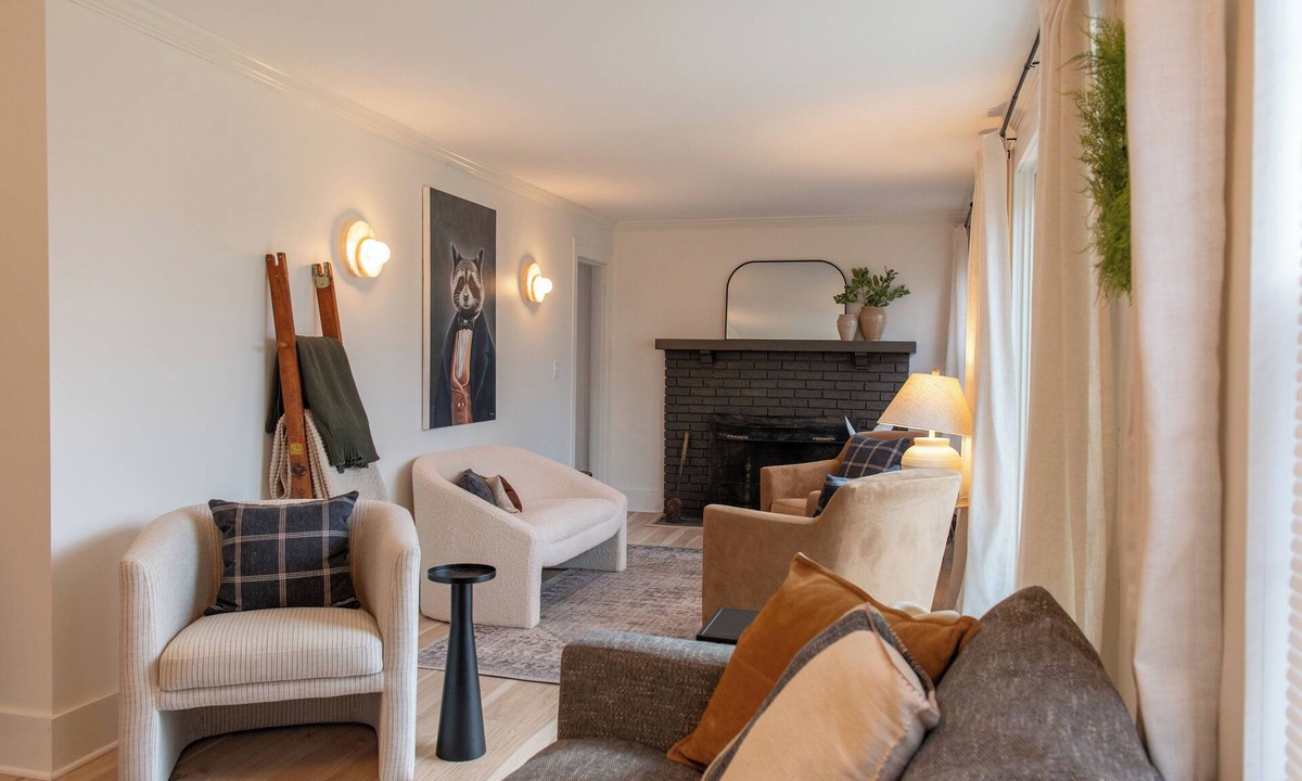 Bennington House | NEW! Renovated historic 3 BR 2 full BA. Walkable to downtown. Restaurants/Shops