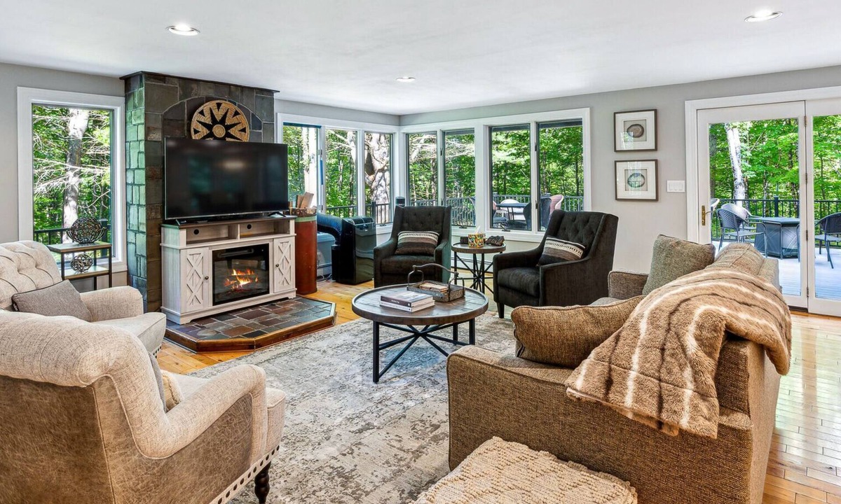 West Hartford House | New-Renovated, Large Private Deck - Fox Crossing