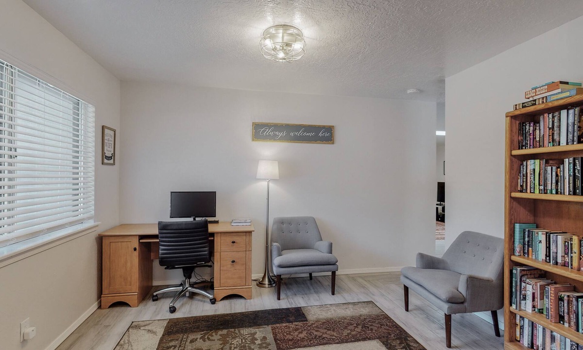 Northeast Heights House | NEW Renovated Private 3/2Home(King)Near Balloon Fiesta Park, Quiet Neighborhood!