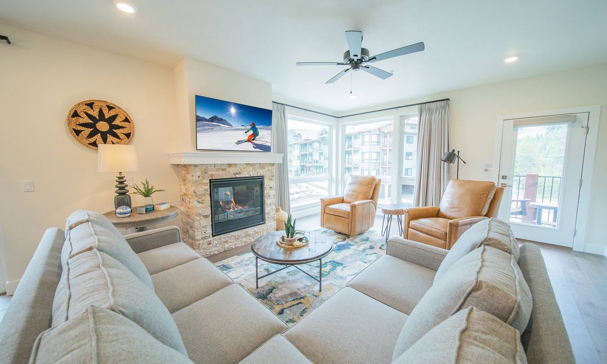 Lakeside Village Condo | New Retreat | Lake, Trails & Views