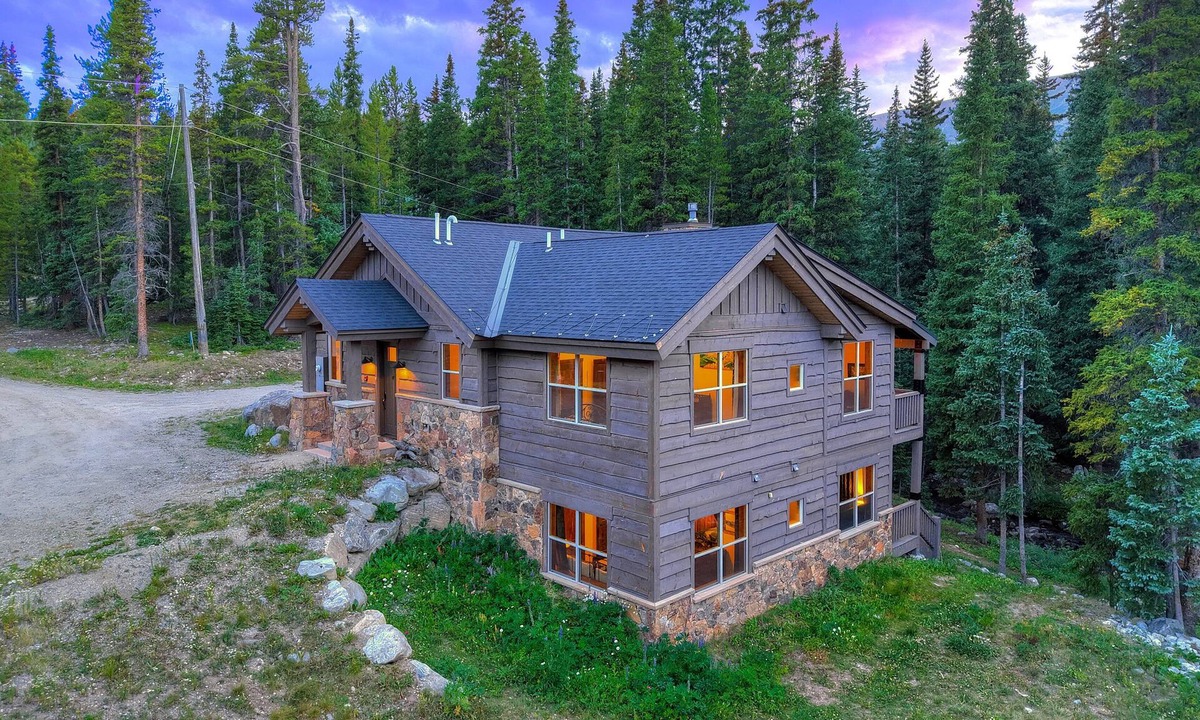 Breckenridge House | NEW Riffel's River Retreat- Elegant, Dog-Friendly, Mobility-Friendly!