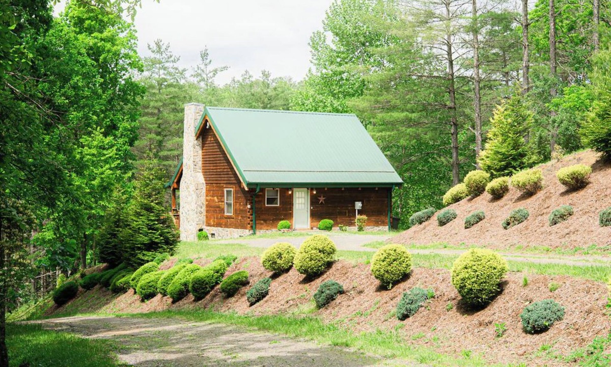 Old Town Cabin | New River Haven - Kayak the River. Secluded