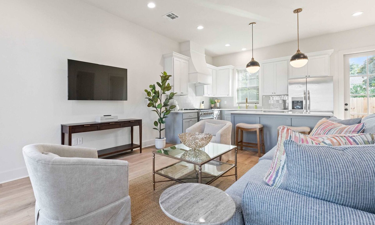 Lafayette House | New River Oaks River Ranch King A+ Location Premier Host EV Charger