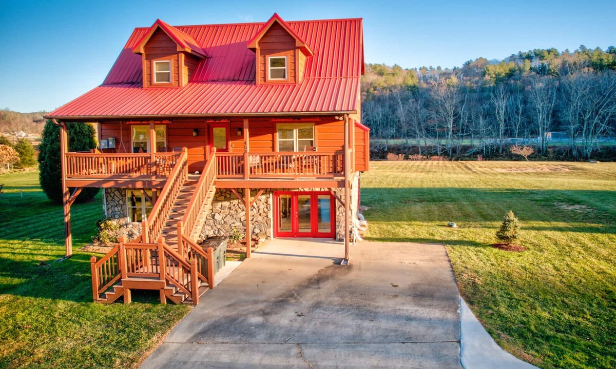 Todd Cabin | New River Ramble - riverfront with massive game room, hot tub, fire pit