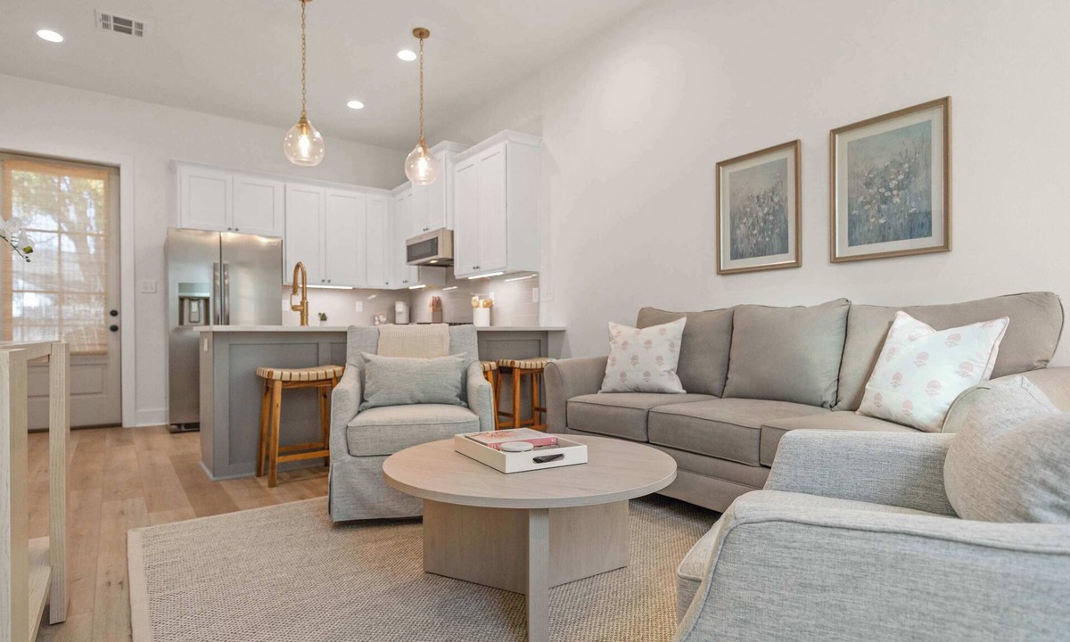 Lafayette Condo | New River Ranch Retreat | King | Dining & Shopping