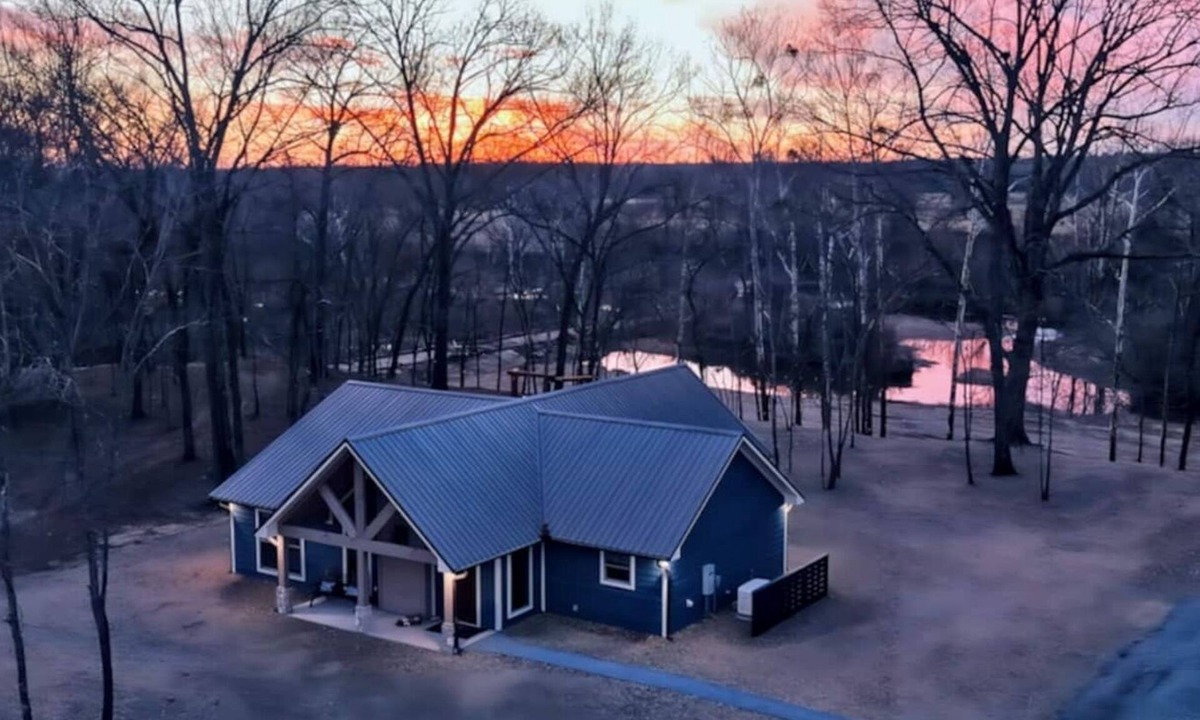 Golden Cabin | New! Riverfront, Free Firewood, Sport Fishing Pond