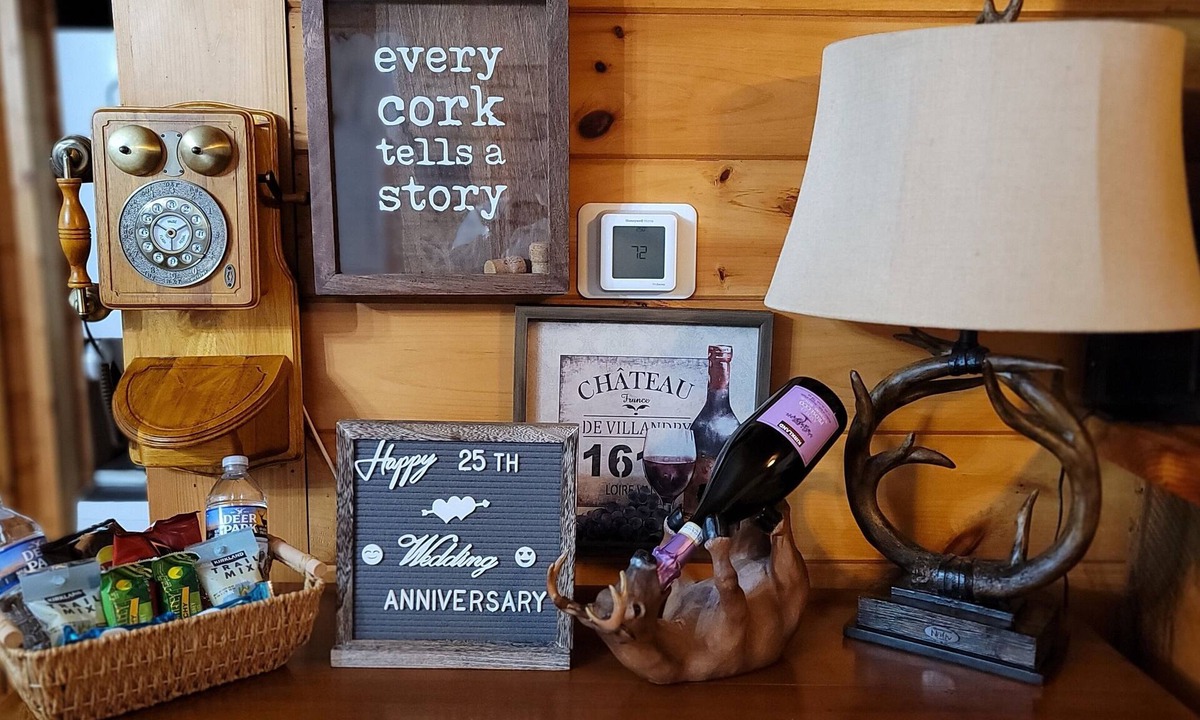 Morganton Cabin | New Romantic Creekside Getaway with King Size Bed, Hot Tub & Pet Friendly