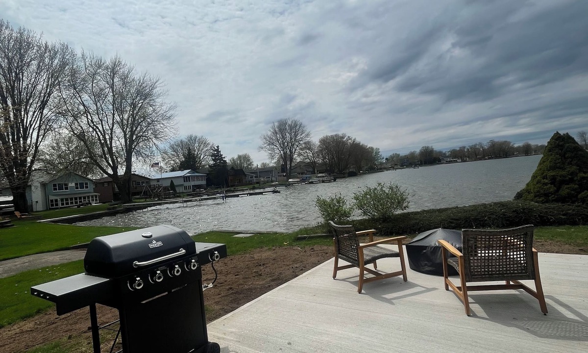 Brewerton House | New Romantic Lake House!