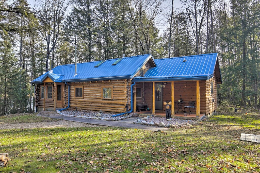 Mountain Cabin | NEW! Rustic Retreat: Private Dock, Yard, Fire Pit!