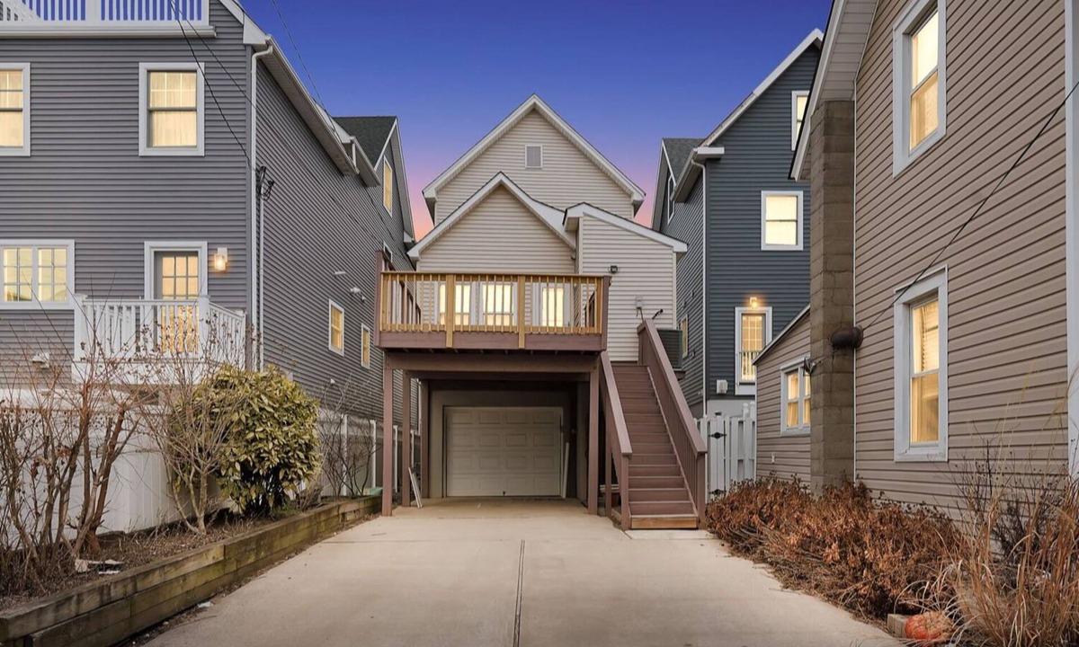 Sea Bright House | NEW! Sea Bright Gem | Steps to Beach + Parking