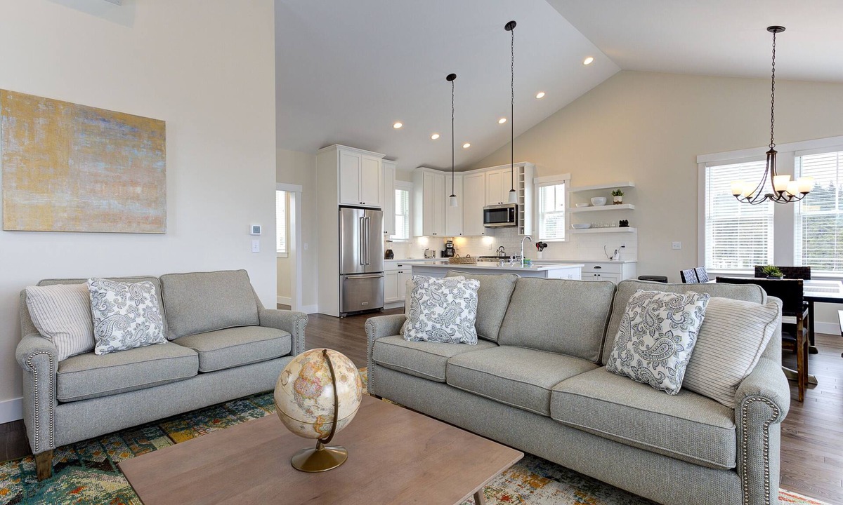 Seabrook House | New* Seabrook's Aurum Hues: Oceanview, Hot Tub, Dog Friendly!