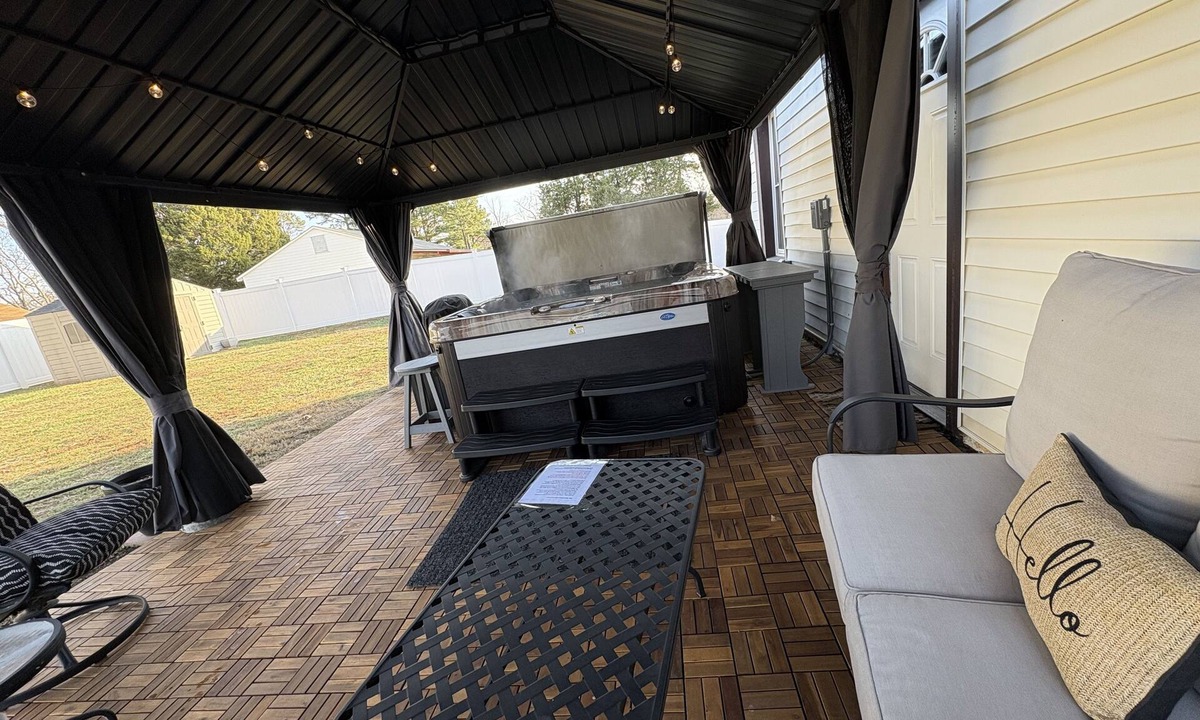 Imperial House | NEW! Serene Corner Cottage with Hot Tub