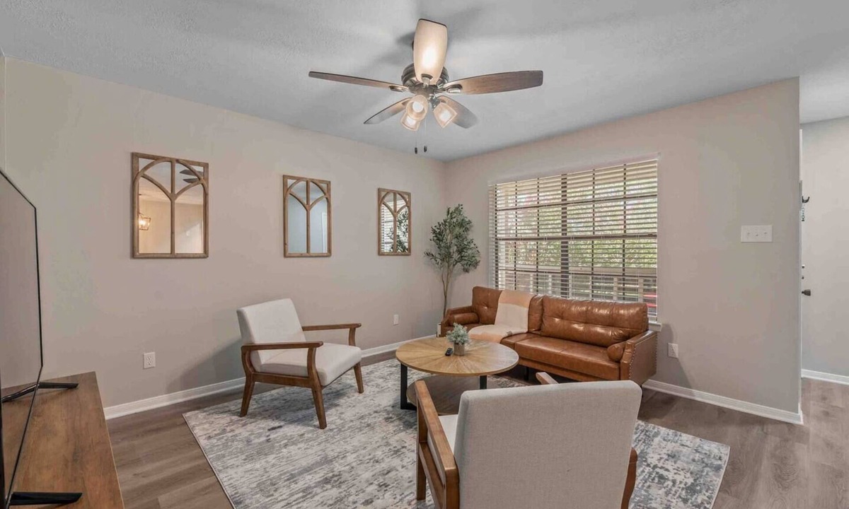 Southwood Valley Apartment | New! Simplistic Getaway - 3 miles to campus!