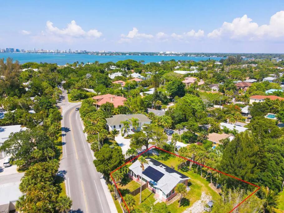 Bay Isle House | New Sky side cottage close to beach