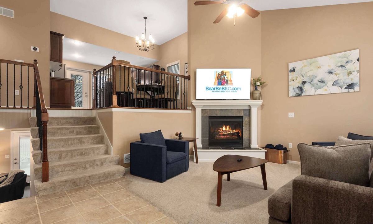 Olathe House | NEW! Sleeps 10. Patio & Deck. Ready for World Cup