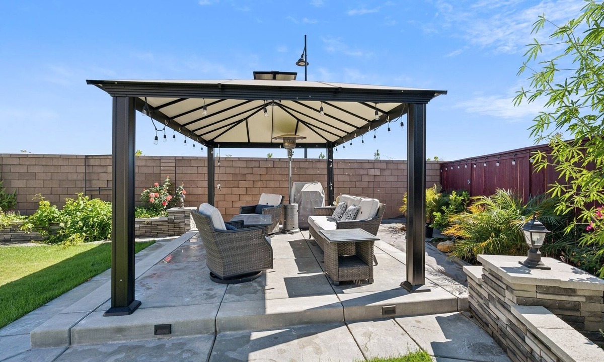 Folsom House | NEW! Spacious 3BR Home with Charming Backyard