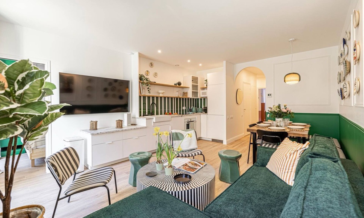 Jean-Medecin Apartment | NEW! Spacious 4BR-3BTH, heart of Nice, AC, elevator