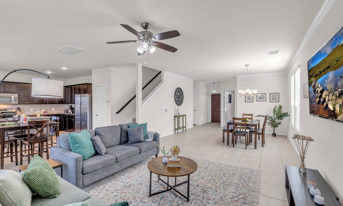 Central Southwest House | New - Spacious - Family Friendly - 5 bd/3ba - 2600 sq Feet - Pool Table