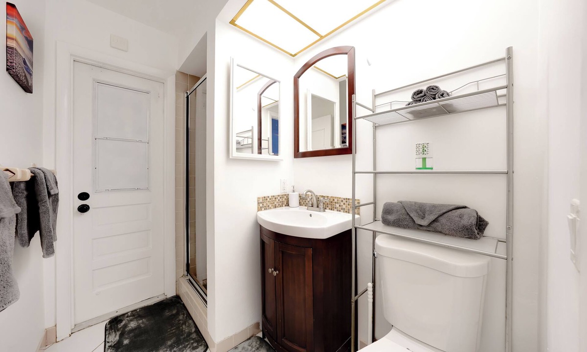 Imperial Point House | NEW! Spacious Retreat Heated Pool Central Spot