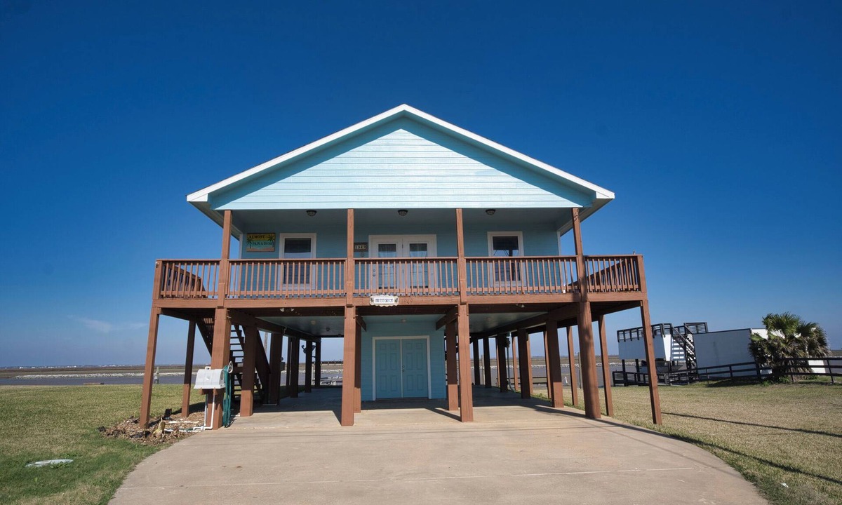 Cedar Lane House | NEW-Spoonbill House -Perfect 2 bedroom right on the ICW - 2 Piers to fish