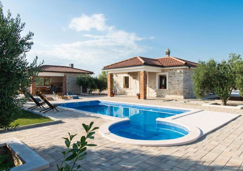 Cista Velika Villa | NEW! Stone Villa Lux Lunis