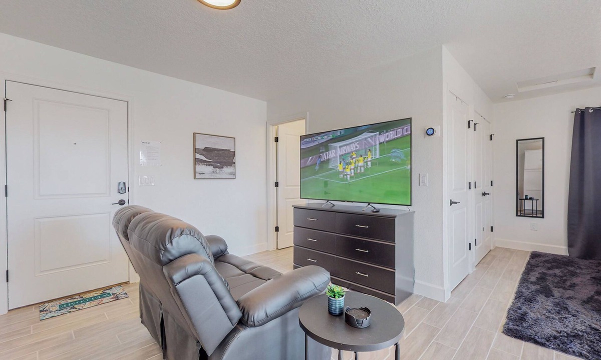 Mesa Del Sol Innovation Park Apartment | New Studio, Balcony w/views, Nexflix, Pooln