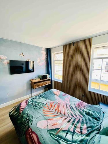 Grove Apartment | New studio flat overlooking city centre
