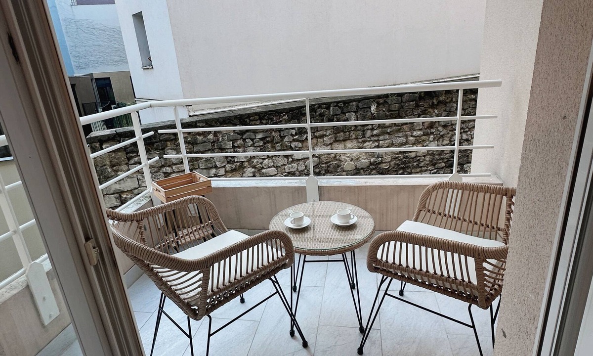 Gare Apartment | New Studio with Balcony, 2 min from Metro